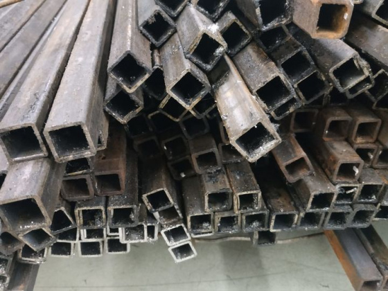 truba-profilnaya-kvadratnaya-100x5-mm-09g2s-15