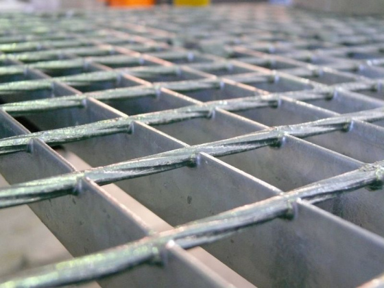 svarnoj-nastil-sr-34x3830x3-s4-zn-tip-a-obram.-polosoj-dlina-10001000-mm